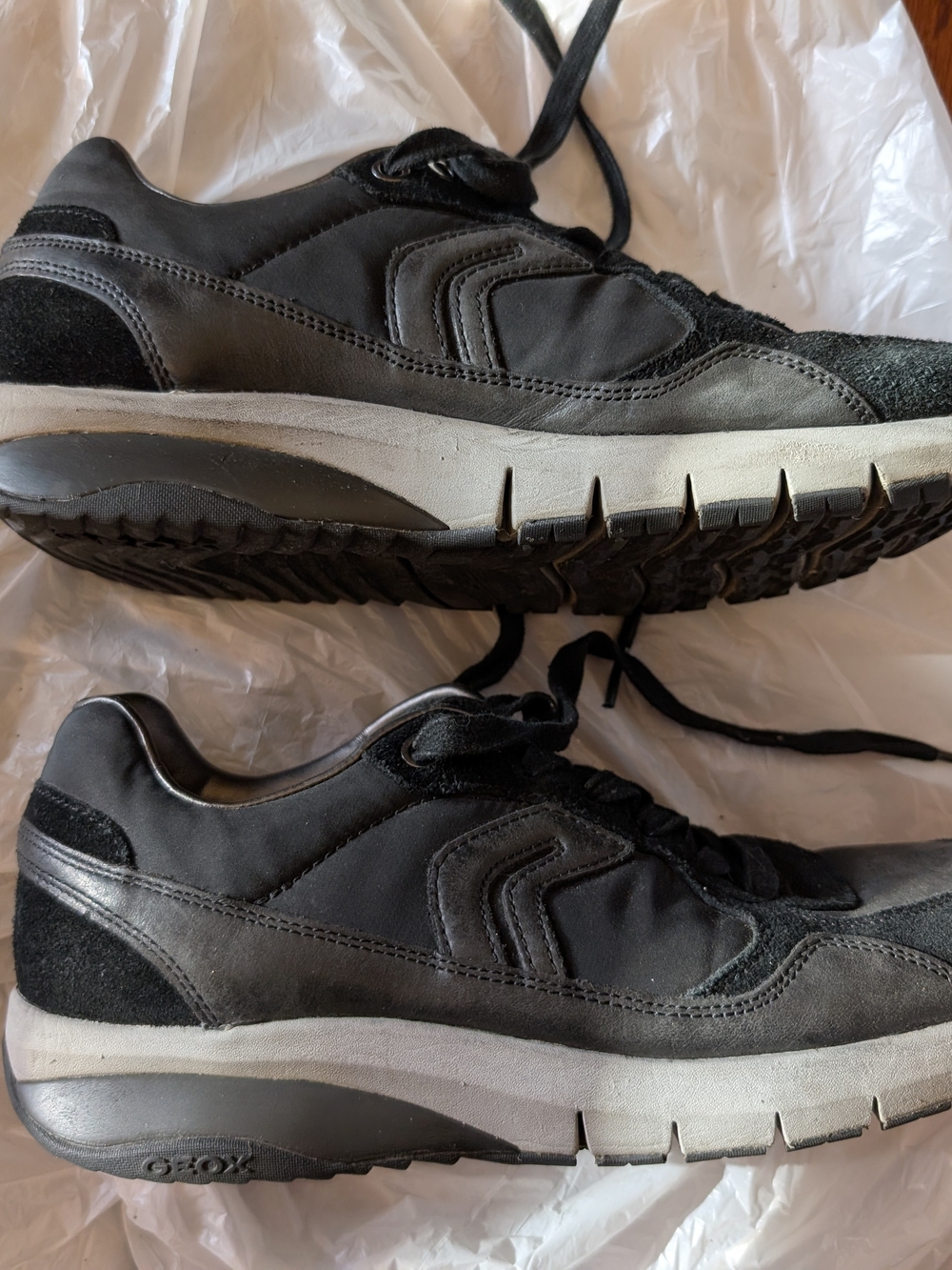 Geox Respira Leather & Suede Sneaker – Women's 9 (EU 40) – Black